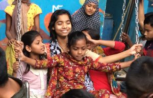 Une aire de jeu pour le foyer d'enfants Maer Achol à Dacca