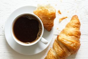 La tradition "café croissants"